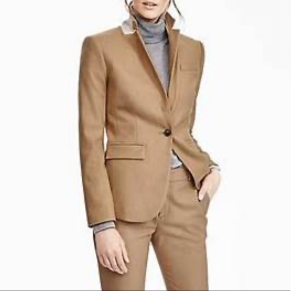 NWOT BANANA REPUBLIC BLAZER size 6P trendy camel brown color classic suit blazer